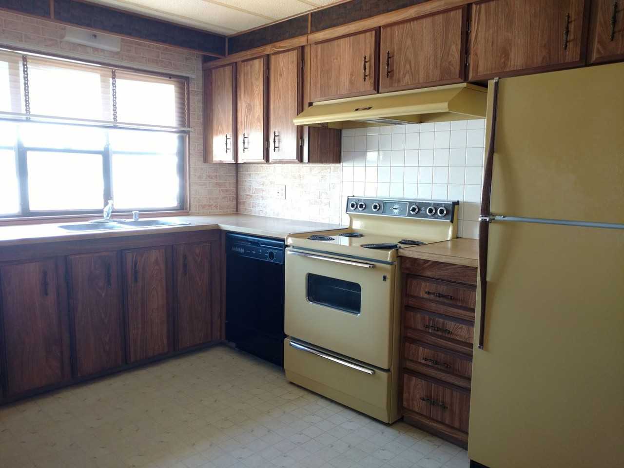 595 SW Birch Pl - Photo 3 of 10