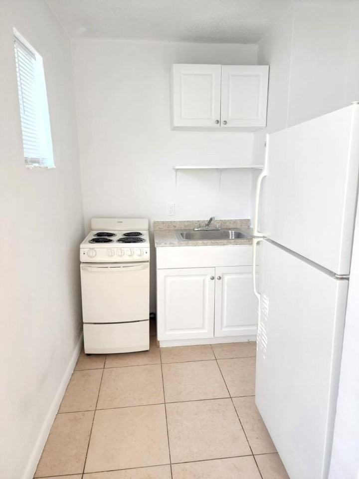 POLYNESIA GARDENS - Photo 3 of 7