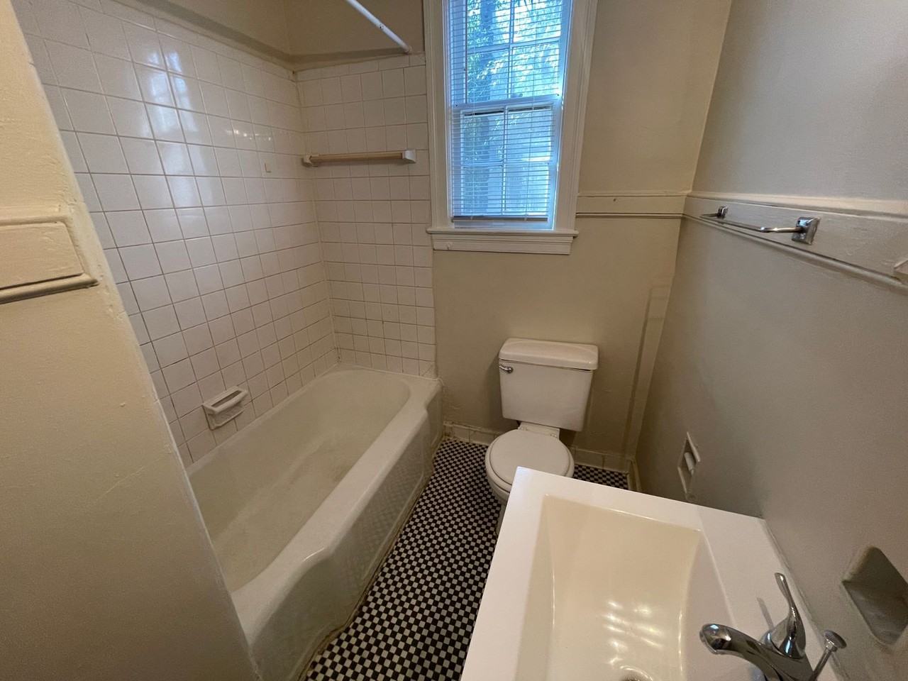 718 & 720 Cedar Terrace - Photo 3 of 6