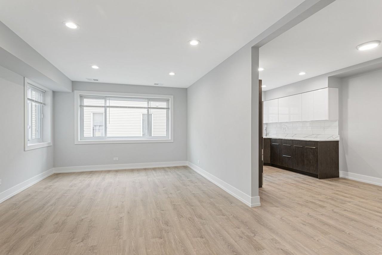 The 2333 Lunt - Photo 2 of 29