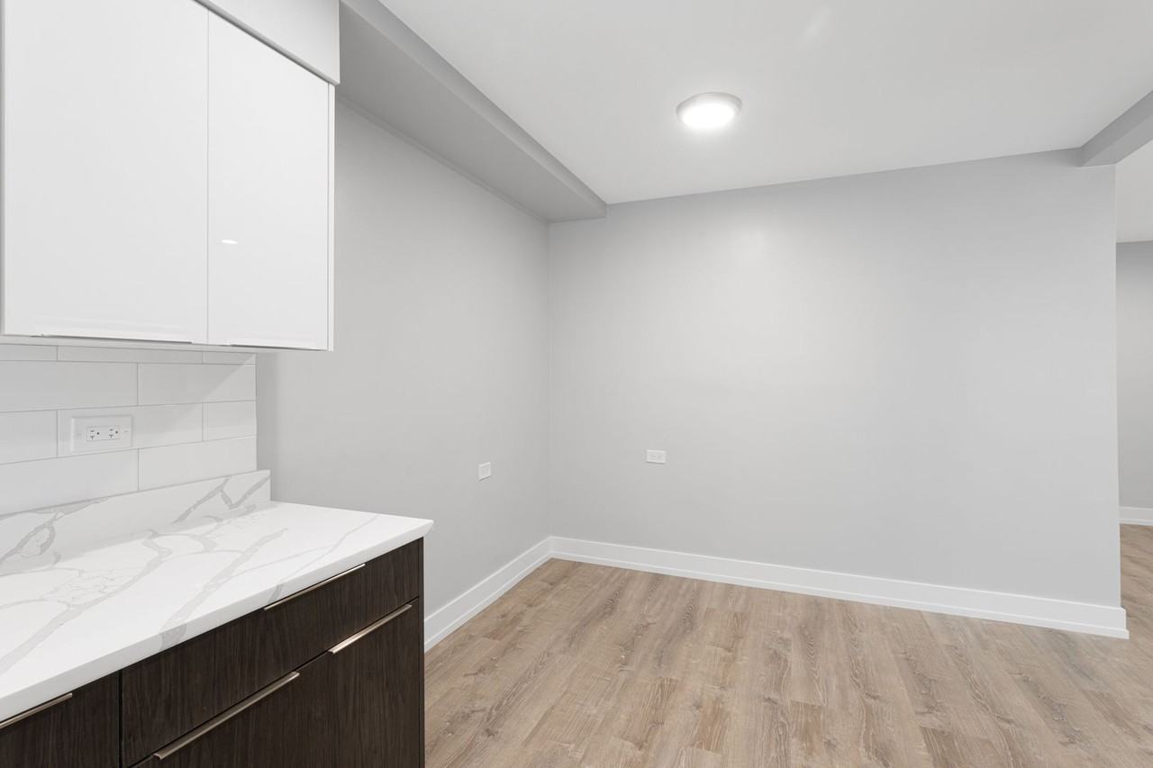 The 2333 Lunt - Photo 3 of 29