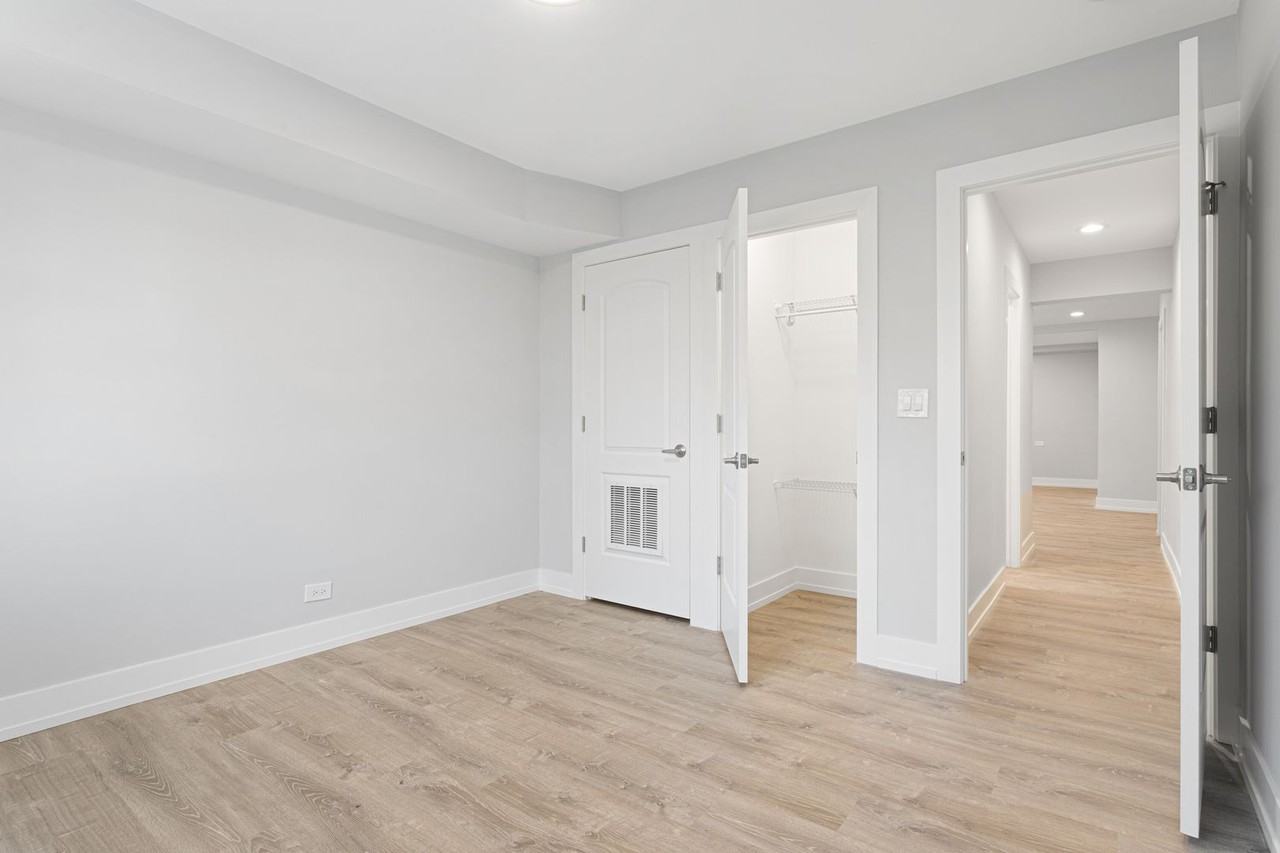 The 2333 Lunt - Photo 4 of 29