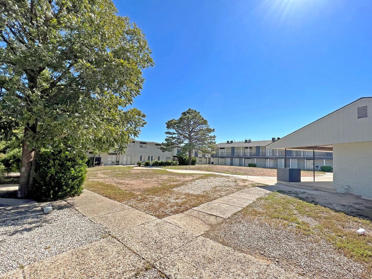 Cielo Vista Apartments - Photo 2 of 3