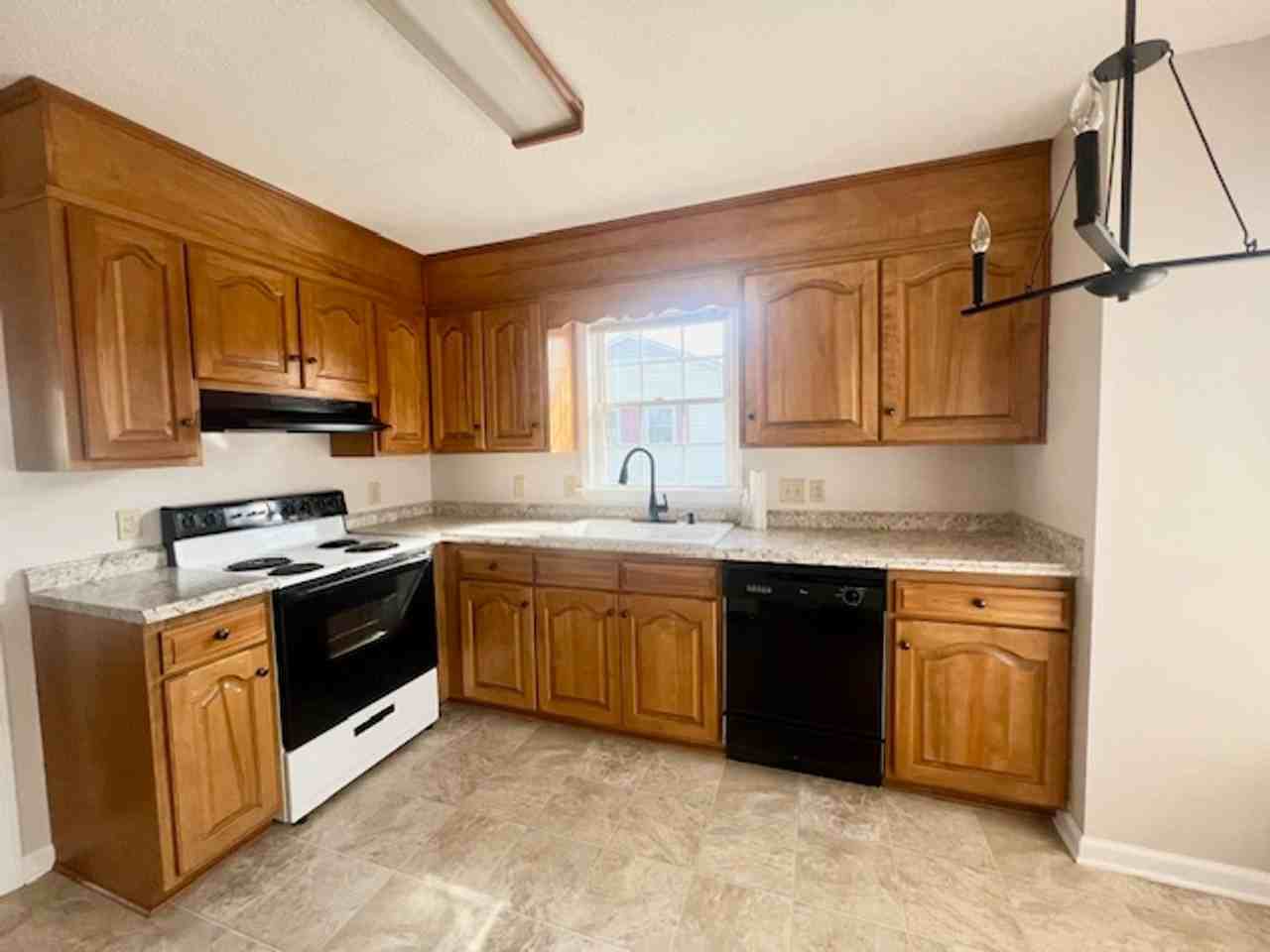 209/211 E Gilbreath St - Photo 2 of 27