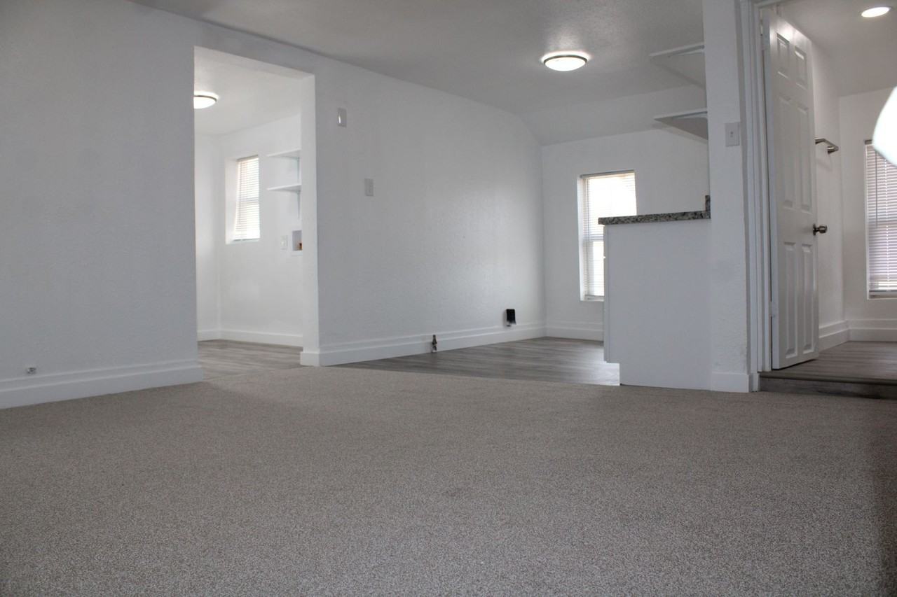 810 E 5th St - Photo 2 of 13