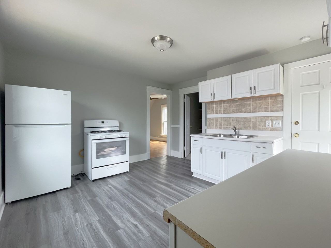 2017 Carmel Ave - Photo 2 of 18