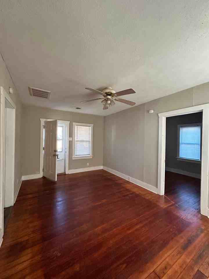 234 Altgeld St - Photo 2 of 9