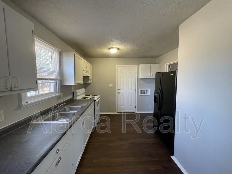 5321 Southampton Rd - Photo 2 of 14