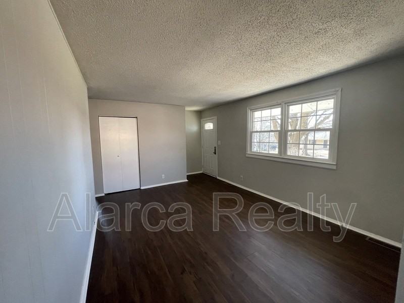 5321 Southampton Rd - Photo 3 of 14