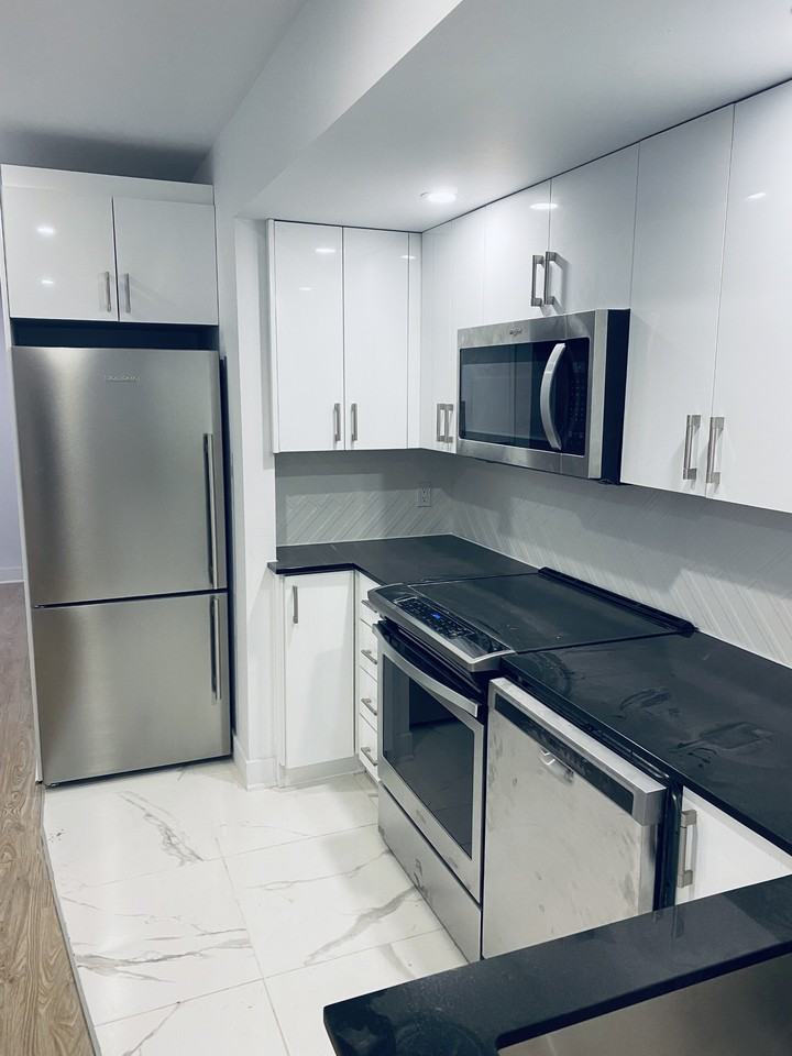4820 Ch De La Côte-Sainte-Catherine - Photo 2 of 50