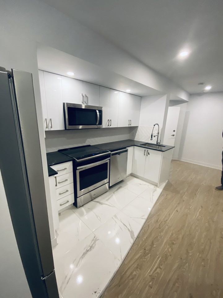 4820 Ch De La Côte-Sainte-Catherine - Photo 3 of 50