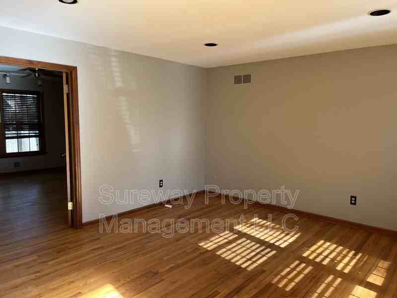 513 Glenmere Ave - Photo 7 of 29