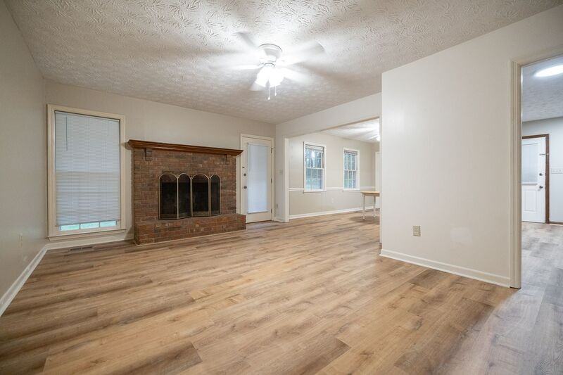 1151 Brookwood Dr - Photo 4 of 23