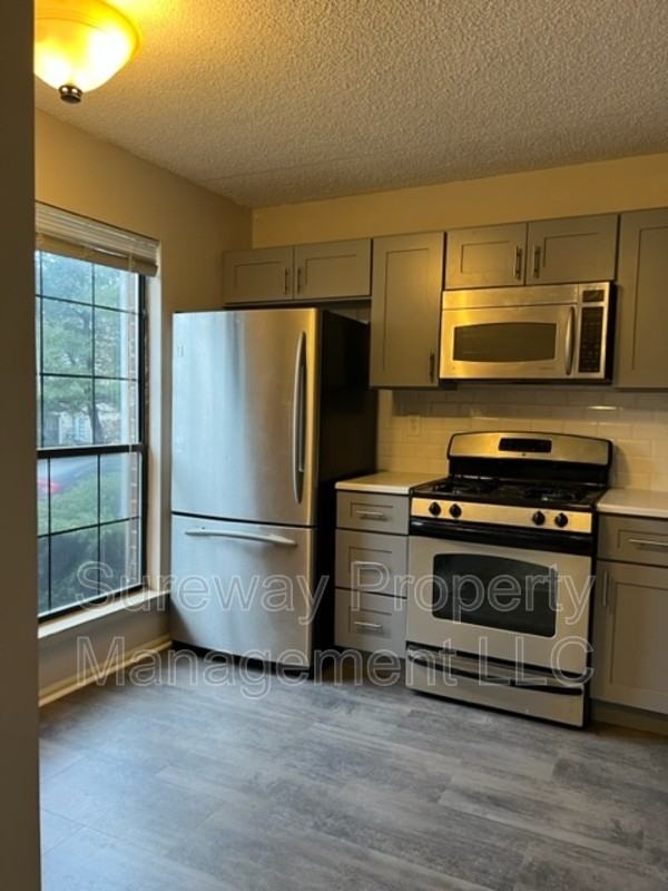 28 Van Buren Pl - Photo 3 of 26
