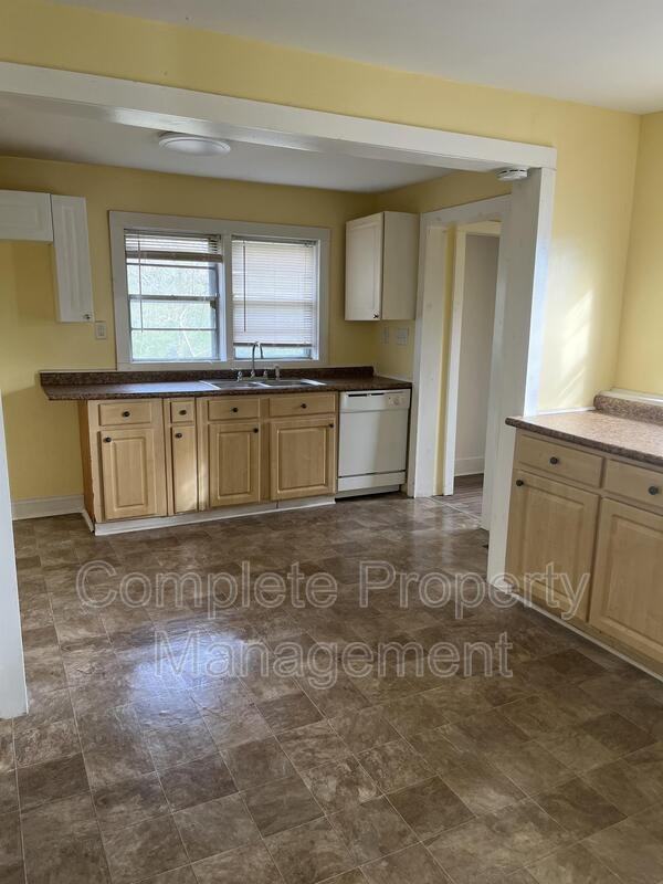 2324 Treadwell Rd - Photo 4 of 18