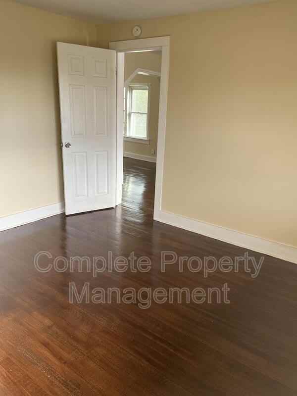 2324 Treadwell Rd - Photo 6 of 18