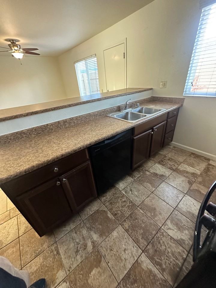 3475 Roosevelt St - Photo 3 of 23