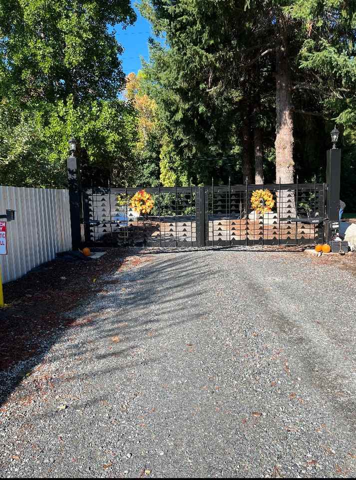 2095 Rogue River Highway - Photo 2 of 4