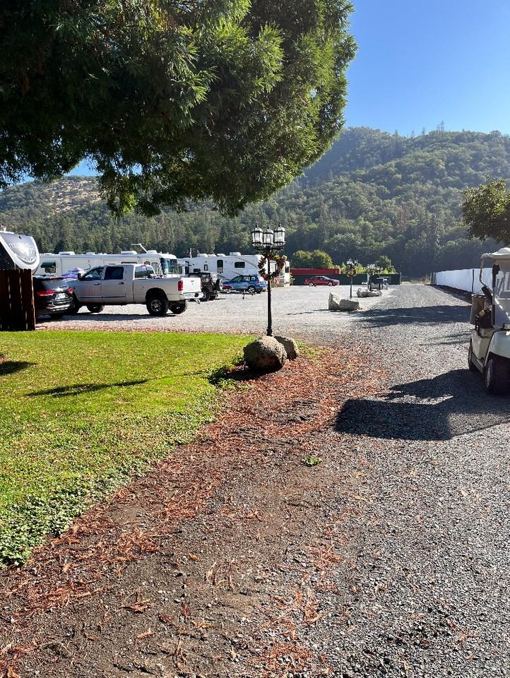 2095 Rogue River Highway - Photo 3 of 4