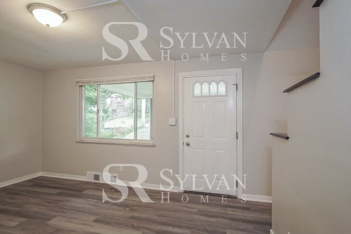 1833 Loretta Dr - Photo 3 of 15