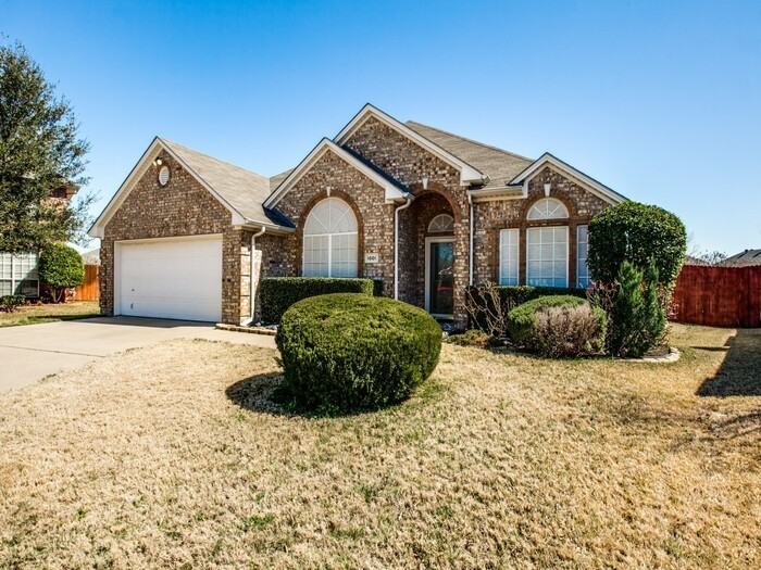 1001 Pegasus Dr - Photo 2 of 25