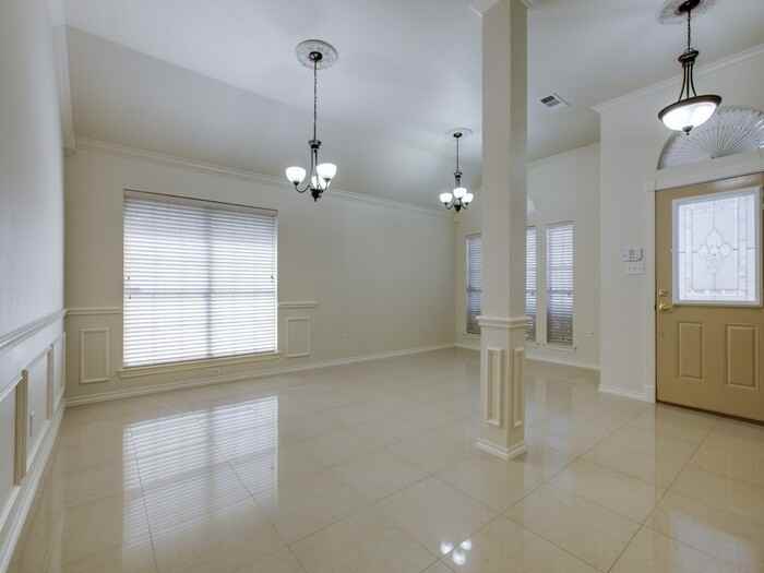 1001 Pegasus Dr - Photo 3 of 25