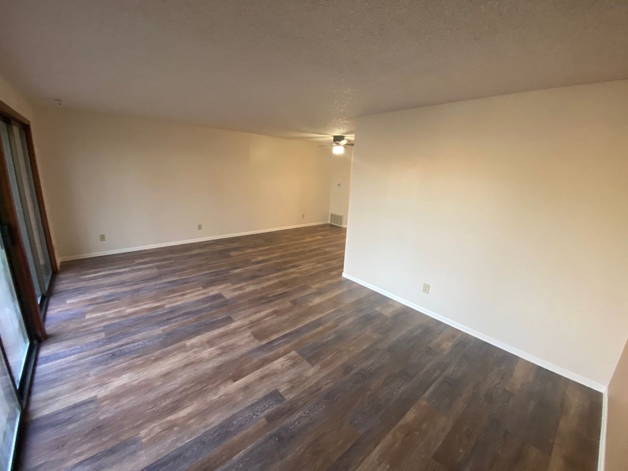 565 14th St Ne #565 - Photo 4 of 23