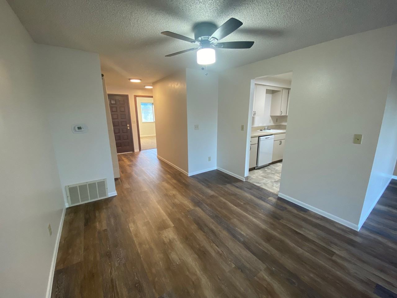 565 14th St Ne #565 - Photo 5 of 23