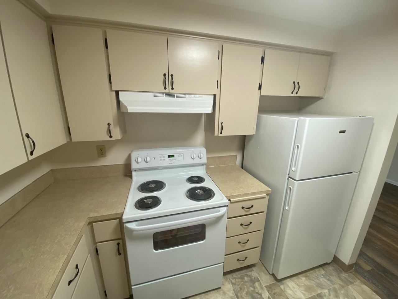 565 14th St Ne #565 - Photo 7 of 23