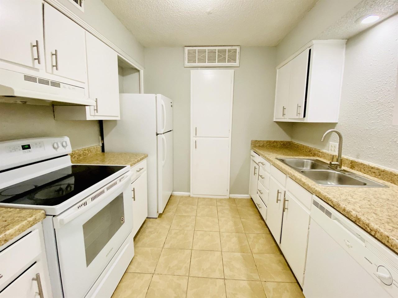 3911 Englewood Circle #3911 - Photo 6 of 18