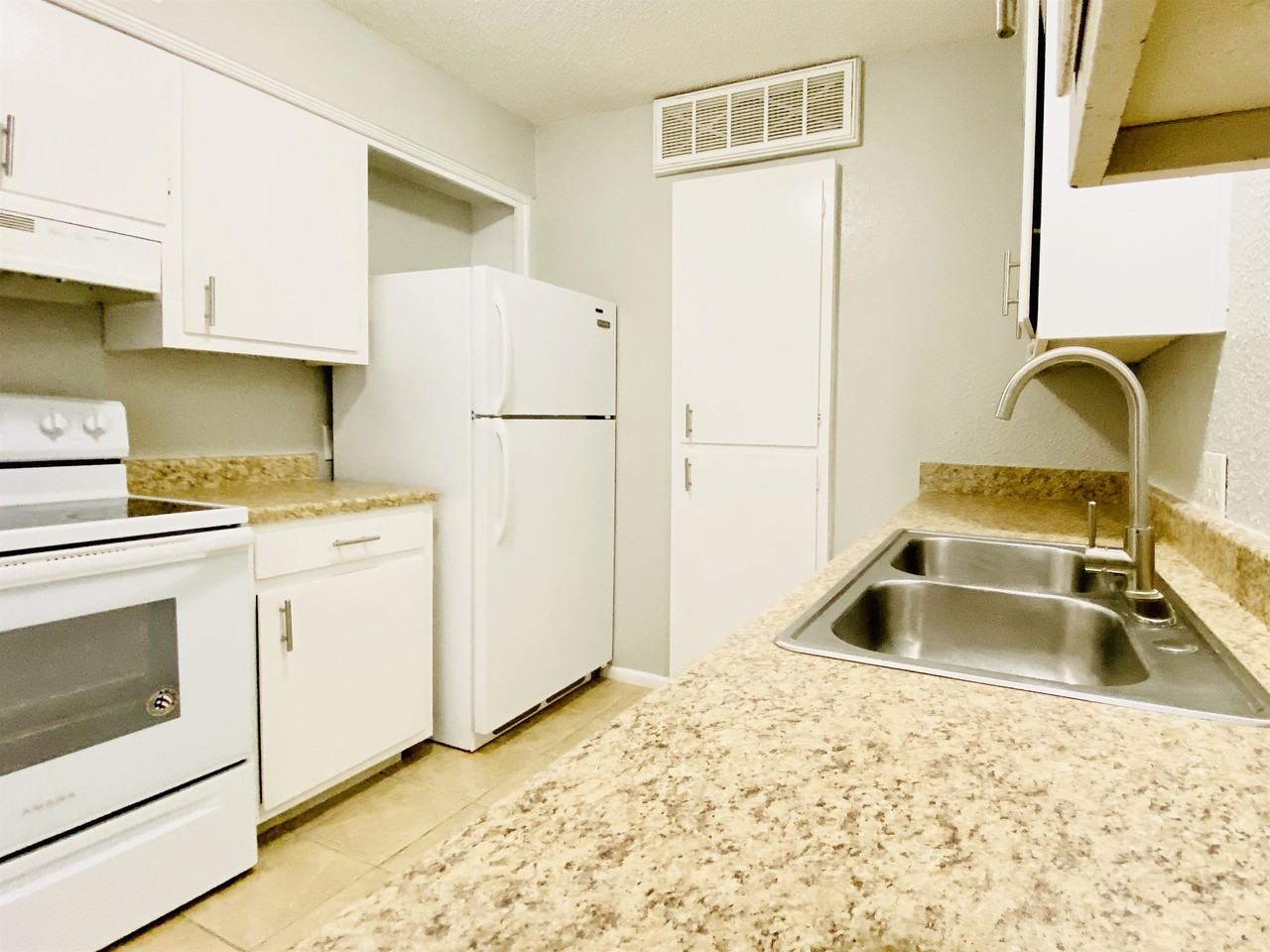 3911 Englewood Circle #3911 - Photo 7 of 18