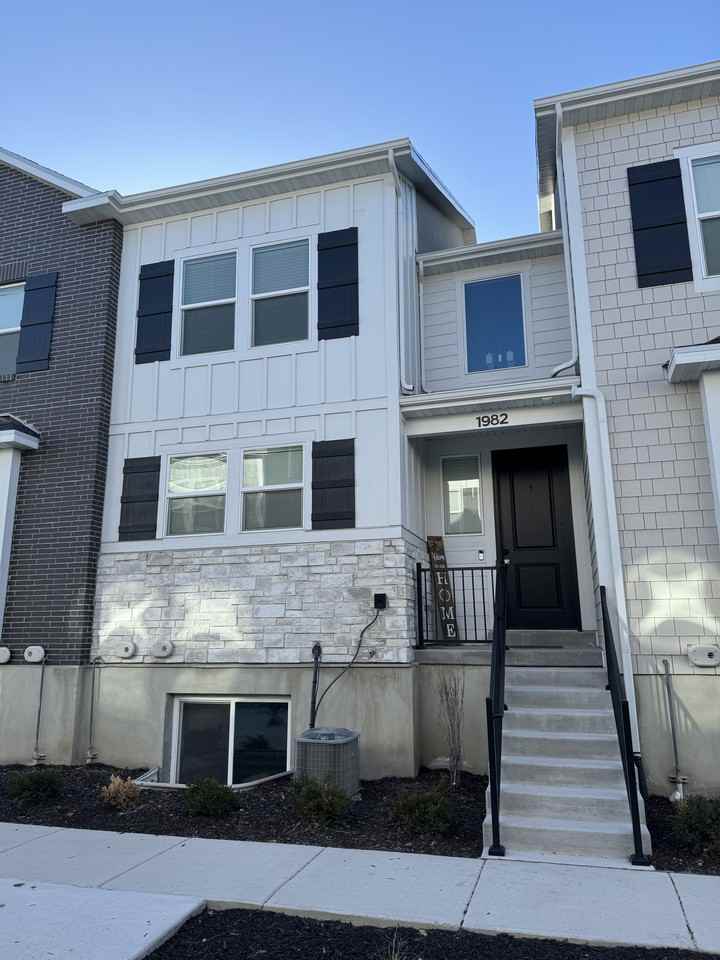 1982 N 3900 W #1982 - Photo 2 of 50