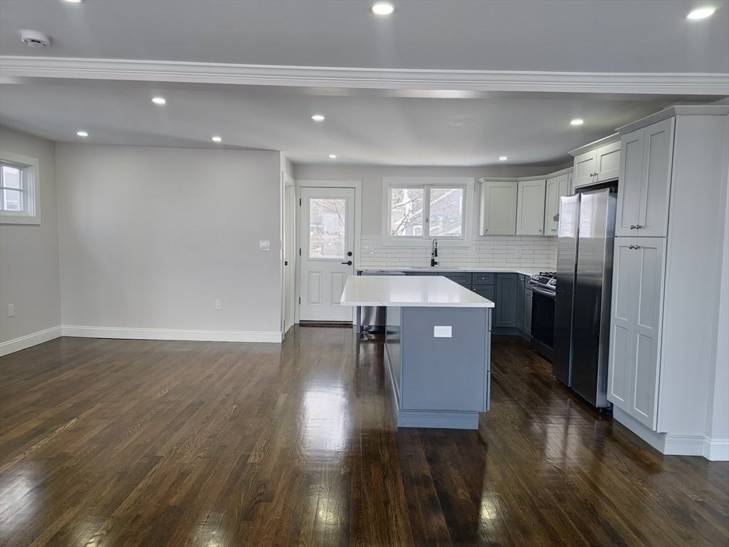 571 Quincy Shore Dr #571 - Photo 2 of 20