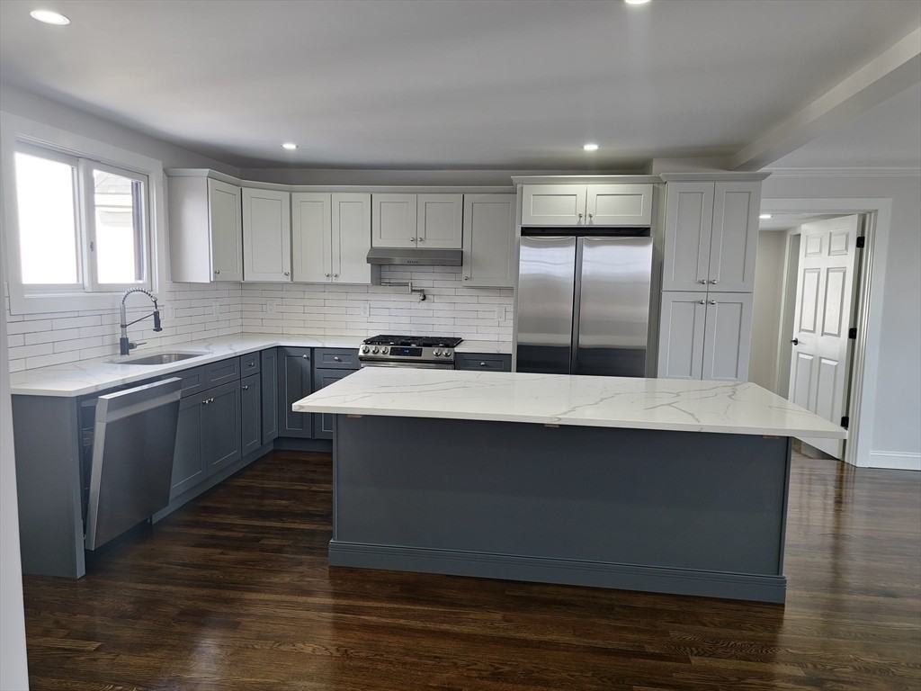 571 Quincy Shore Dr #571 - Photo 3 of 20