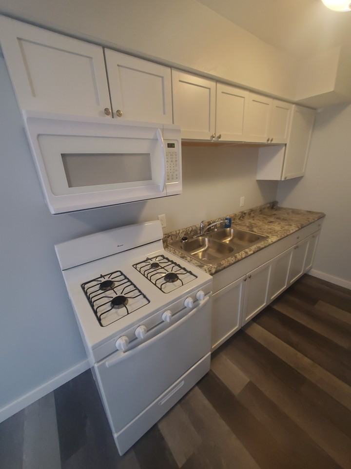 918 Denton St #6 - Photo 4 of 12