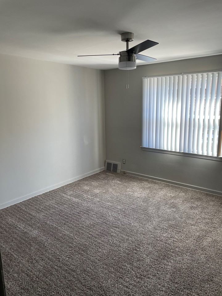 1029 Covington Dr #1029 - Photo 3 of 6