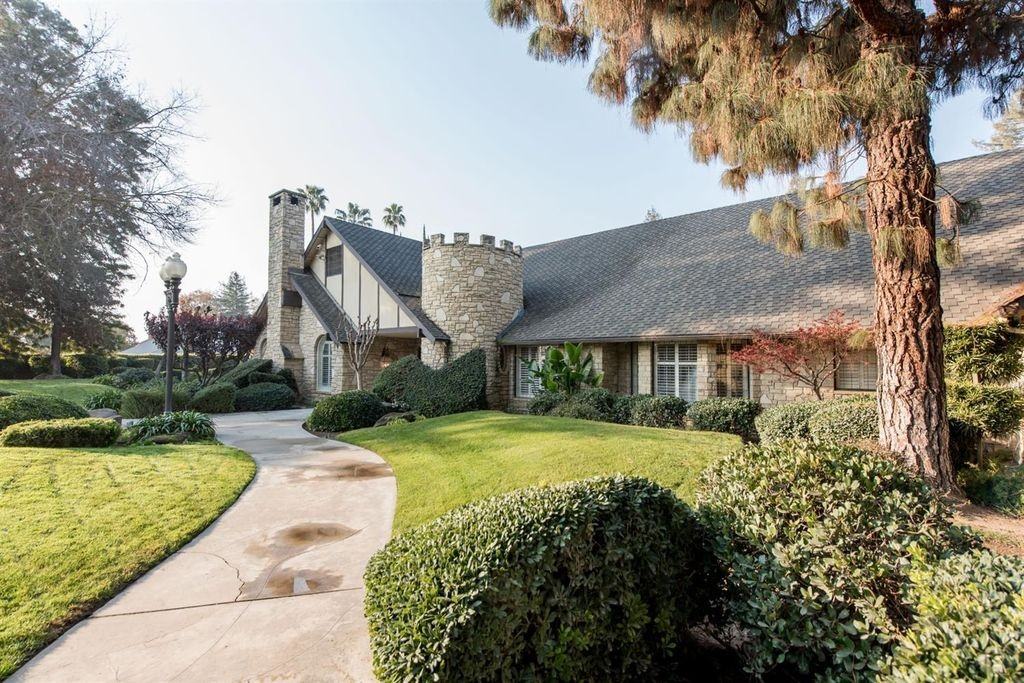 561 N De Wolf Ave #1 - Photo 6 of 27