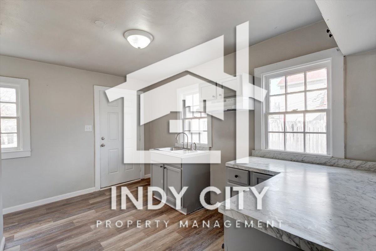 1244 Edgemont Ave #1 - Photo 5 of 10