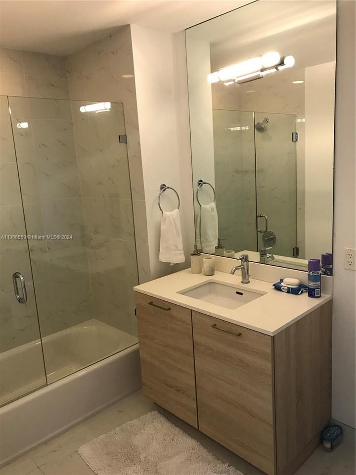 16385 Biscayne Blvd #7 - Photo 4 of 45