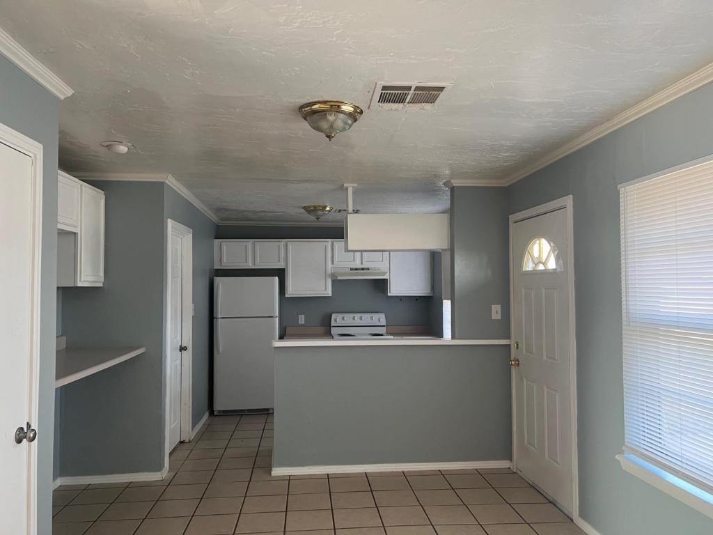 4803 Nw Floyd Ave - Photo 3 of 11