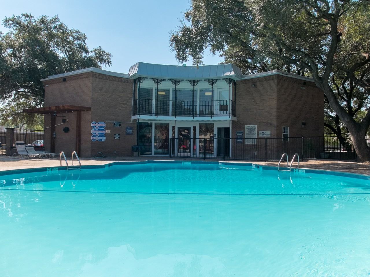 The Realm - Photo 3 of 37