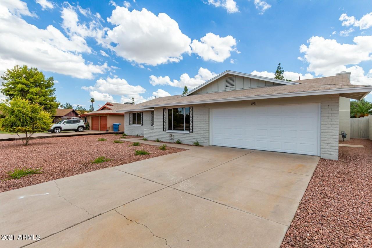 1971 E Huntington Dr - Photo 2 of 20