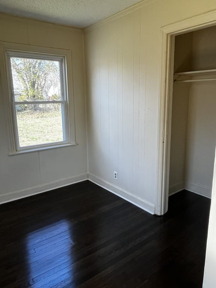 2704 Patrick Ave - Photo 3 of 11