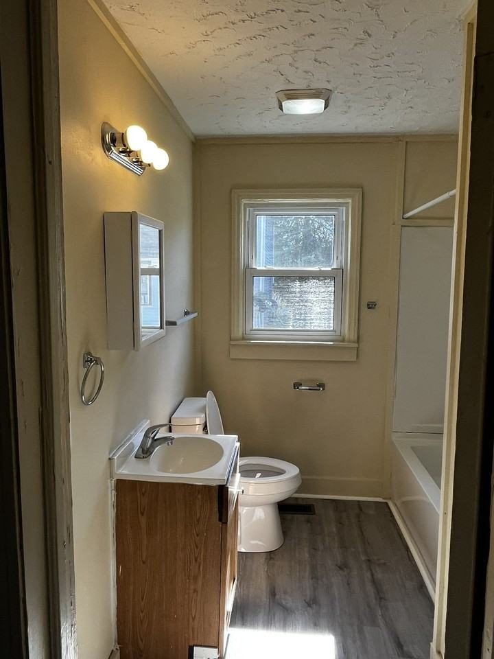 2704 Patrick Ave - Photo 2 of 11