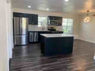 301 S 39th 1/2 Cir - Photo 6 of 9