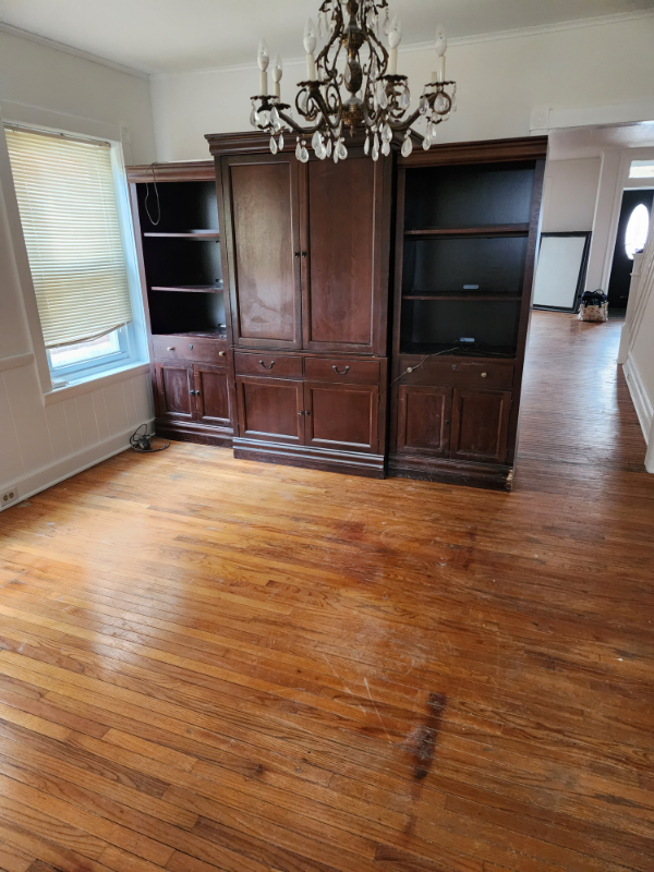 1021 Queen St - Photo 2 of 24