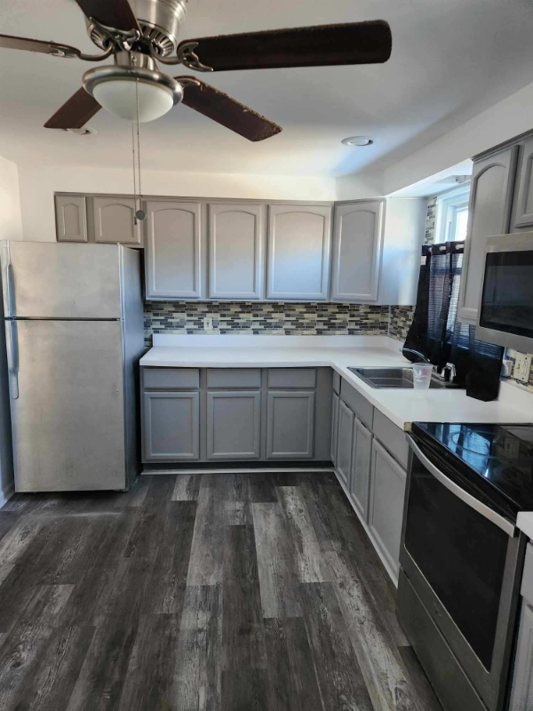 1021 Queen St - Photo 3 of 24