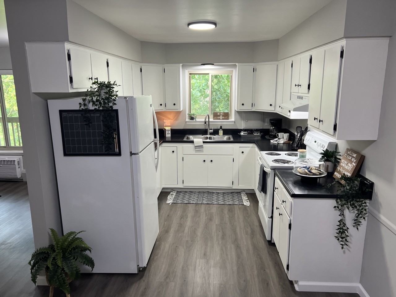 203 S Harris St - Photo 3 of 28