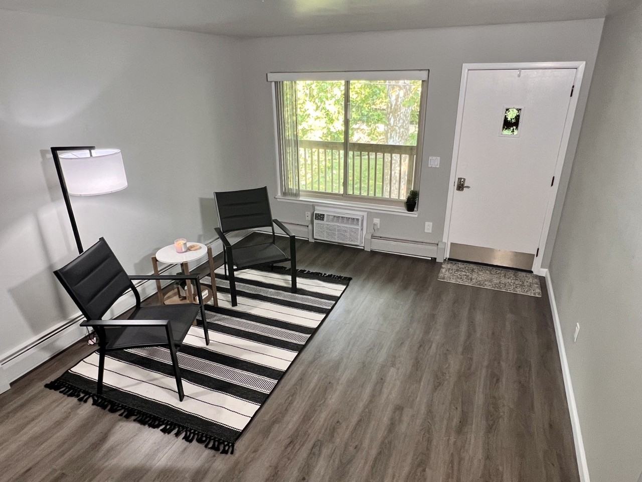 207 S Harris St - Photo 3 of 14