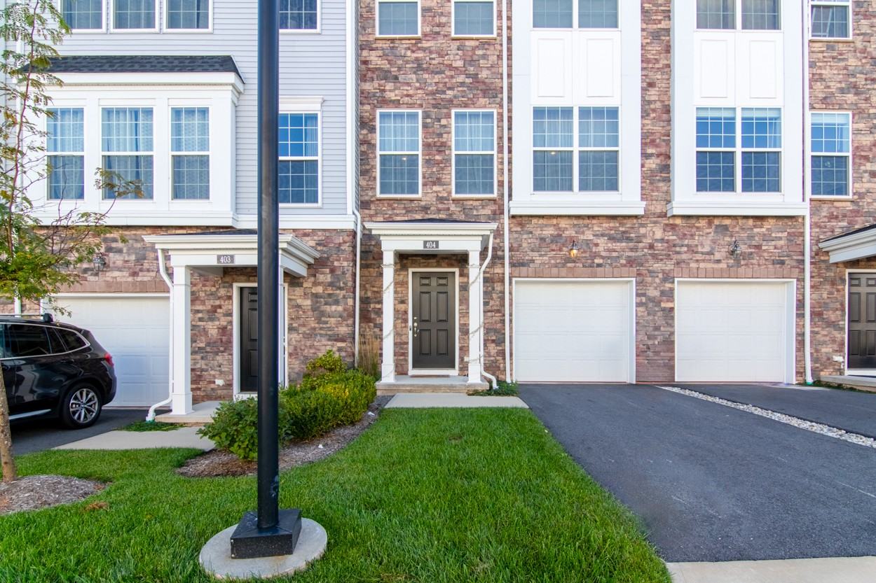 404 Saratoga Ct #1 - Photo 2 of 28